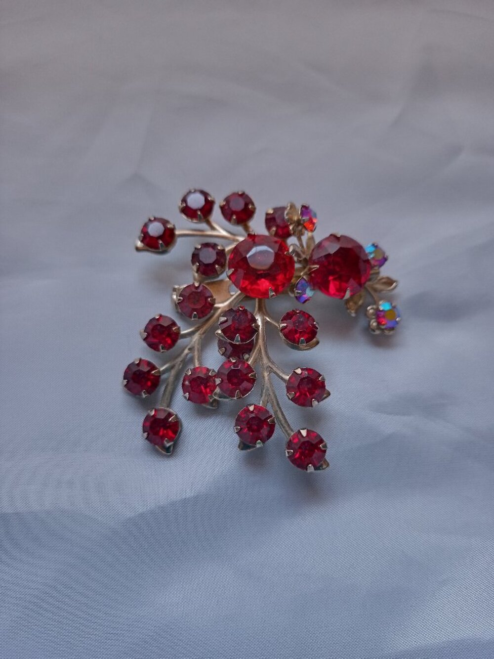 Red Rhinestone Brooch - Picture 4 of 5